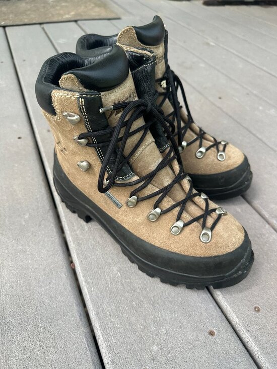 Vintage 90s Hiking Boots, EMS Made in Italy, Women EMS Handcrafted GORE-TEX mountaineering hiking boots mens 7 womens 8.5